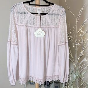 NWT Knox Rose M Beautiful, flowy dusty light pink lace trim and hem. Lightweight